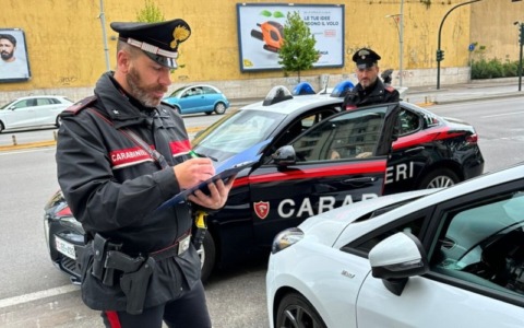 Denunciati due cartomanti per truffa amorosa