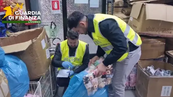 Sequestrati a Livorno migliaia di peluche Labubu