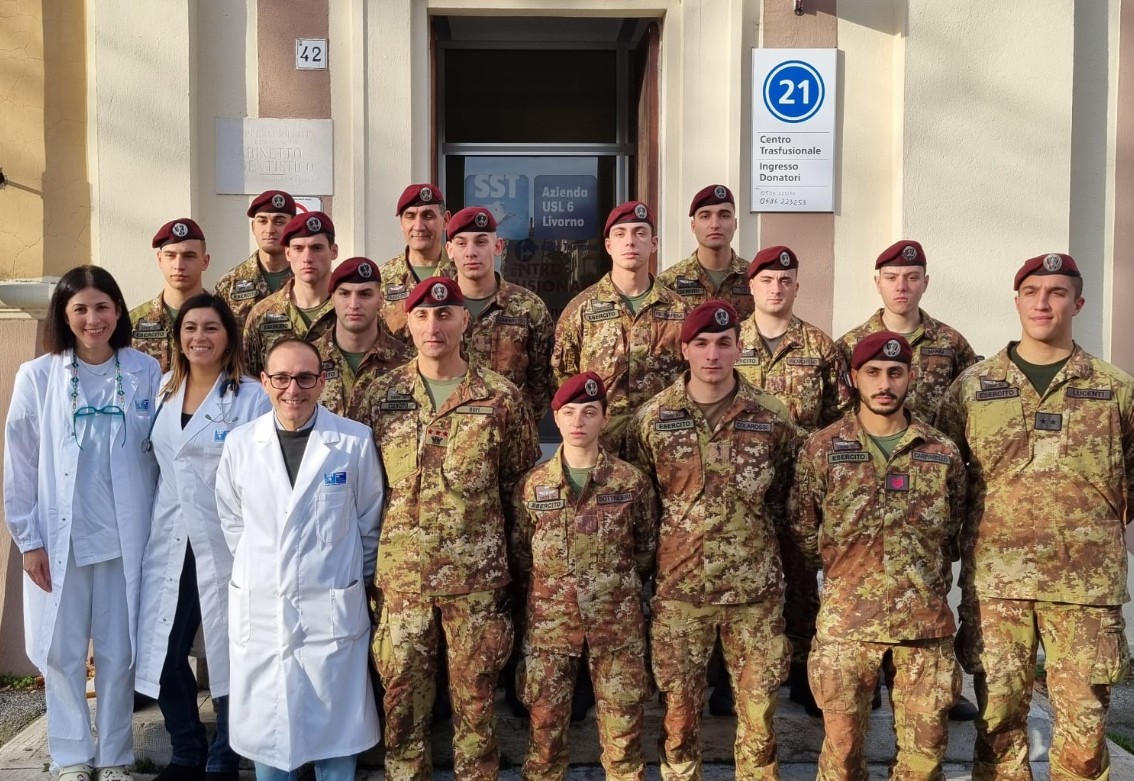 I militari del 187° Reggimento Paracadutisti Folgore donano sangue a Livorno