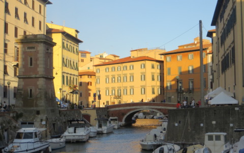 Ponte di Marmo del ‘600 vandalizzato con scritte contro Israele