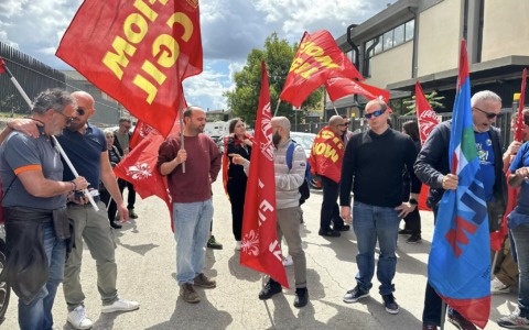 Presidio dei dipendenti di Unicoop Etruria per tutelare i posti di lavoro