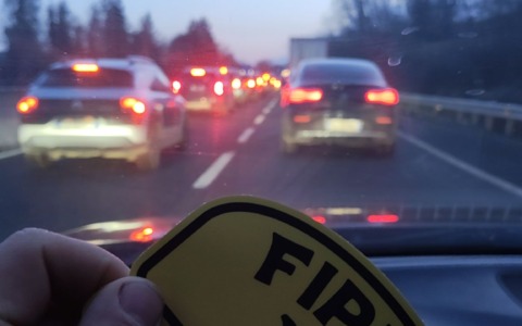 Fi-Pi-Li Trophy: adesivi gratuiti per gli automobilisti, un’idea che conquista il web