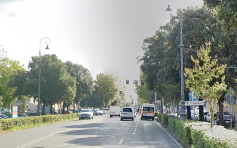 Incidente stradale a Livorno: sedicenne investita da scooter, condizioni gravi