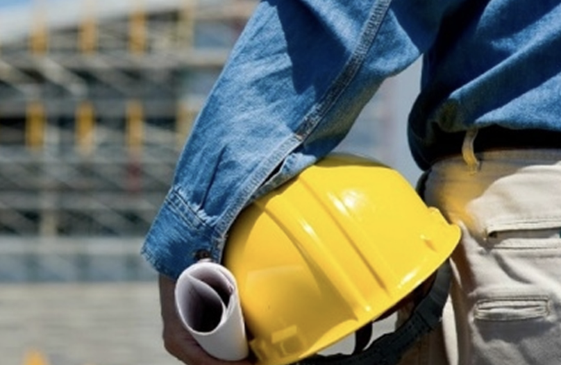 Tragico incidente sul lavoro a Livorno: un operaio perde la vita schiacciato da una gru