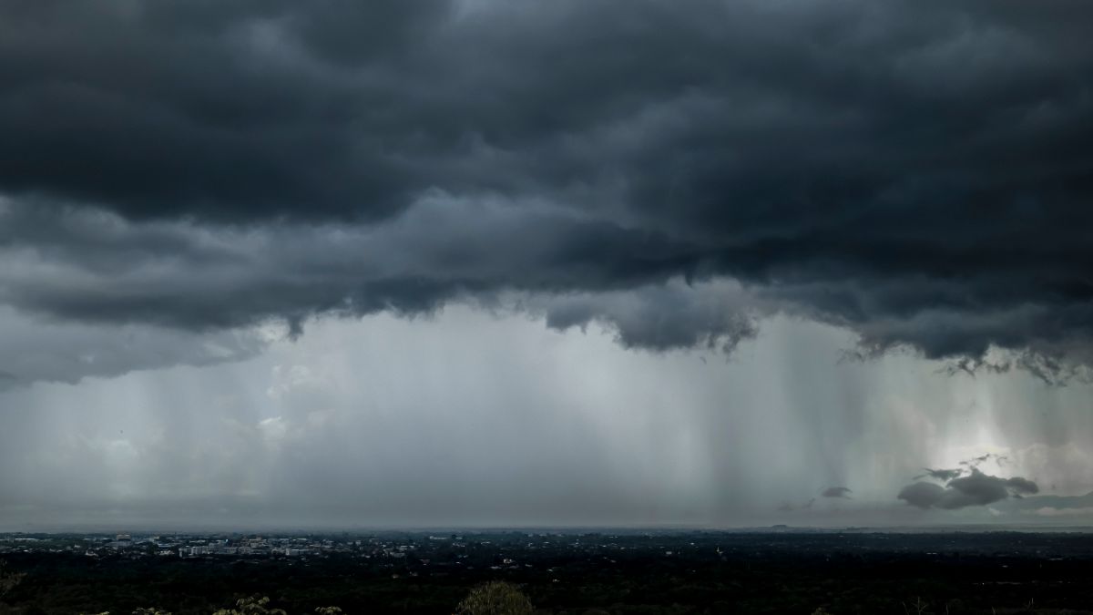 Allerta meteo a Livorno per piogge, venti forti e mare agitato