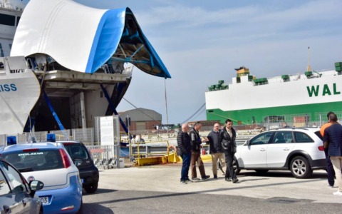 Incidente nel porto di Livorno: pilotina si ribalta, un uomo deceduto