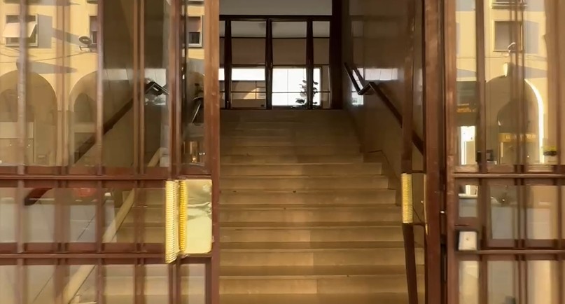 Uccisione di un 55enne nello studio di un commercialista: indagini sull’oro