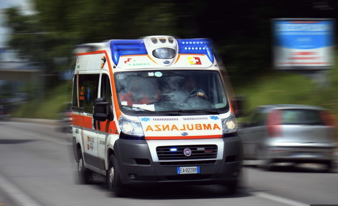 Scontro tra moto e camper: due feriti gravi